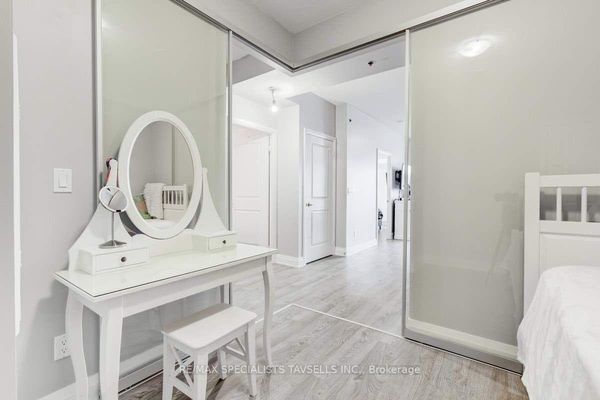 55 Speers Road Unit 204 photo 17