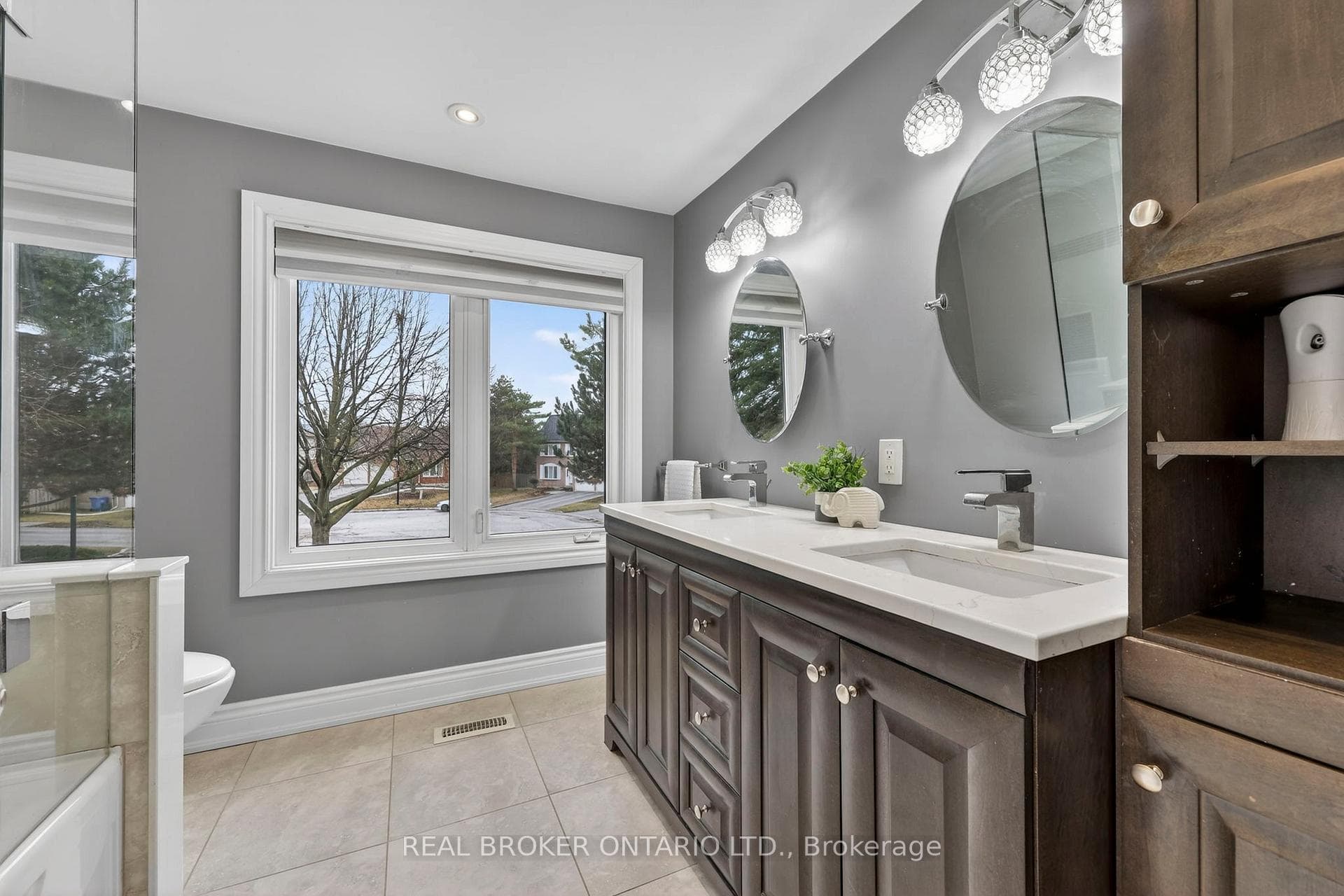 Main 5 Piece Bathroom