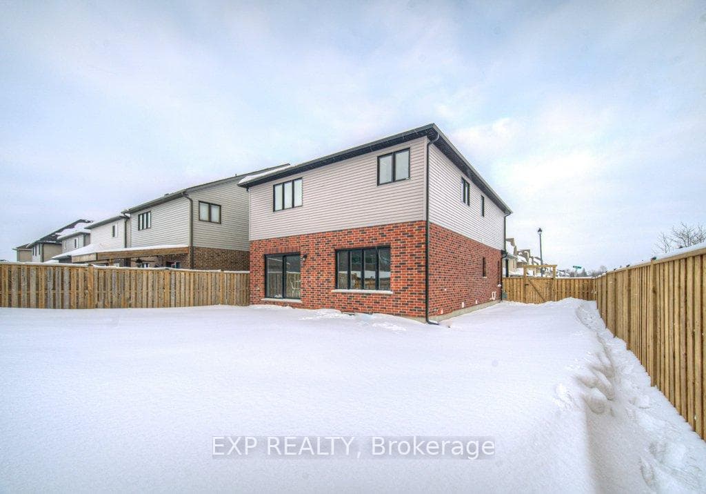 94 isaac Street photo 37