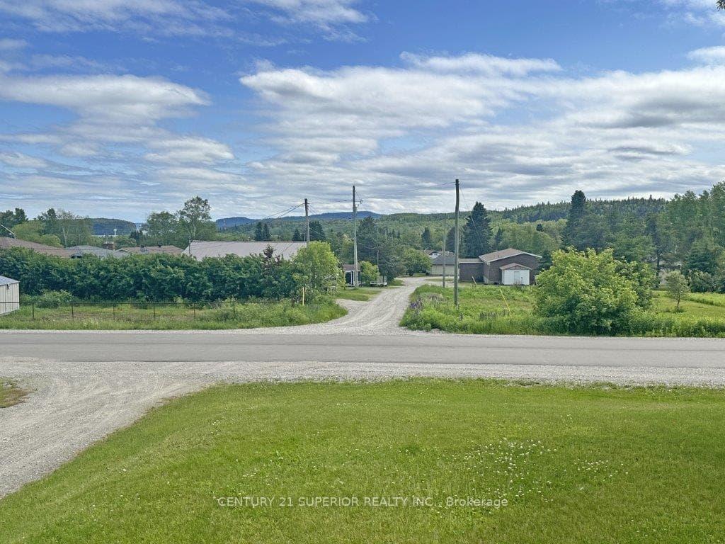 183 McKirdy Ave photo 46