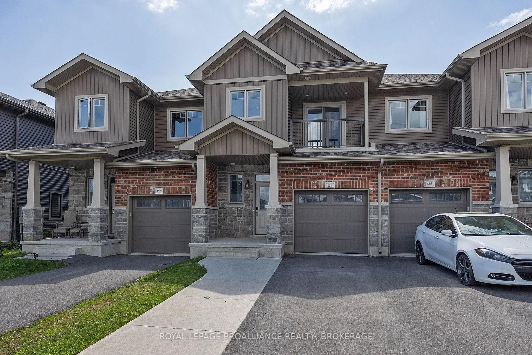 184 Dr Richard James Crescent photo 2