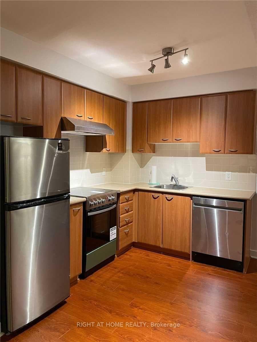 36 Lee Centre Drive Unit 3005 photo 1