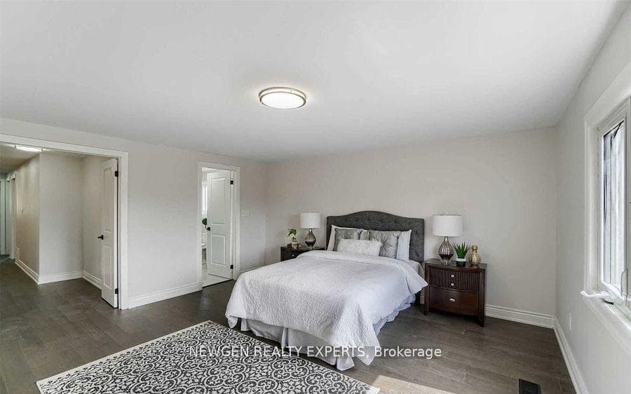 101 Banting Crescent photo 16