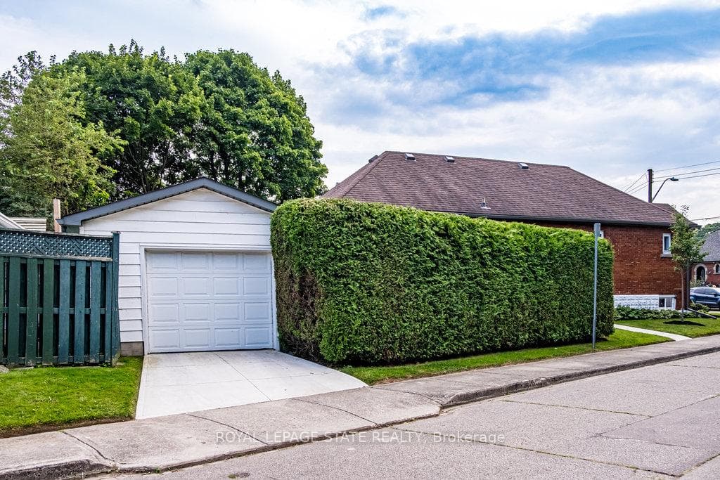 170 Parkview Drive photo 40