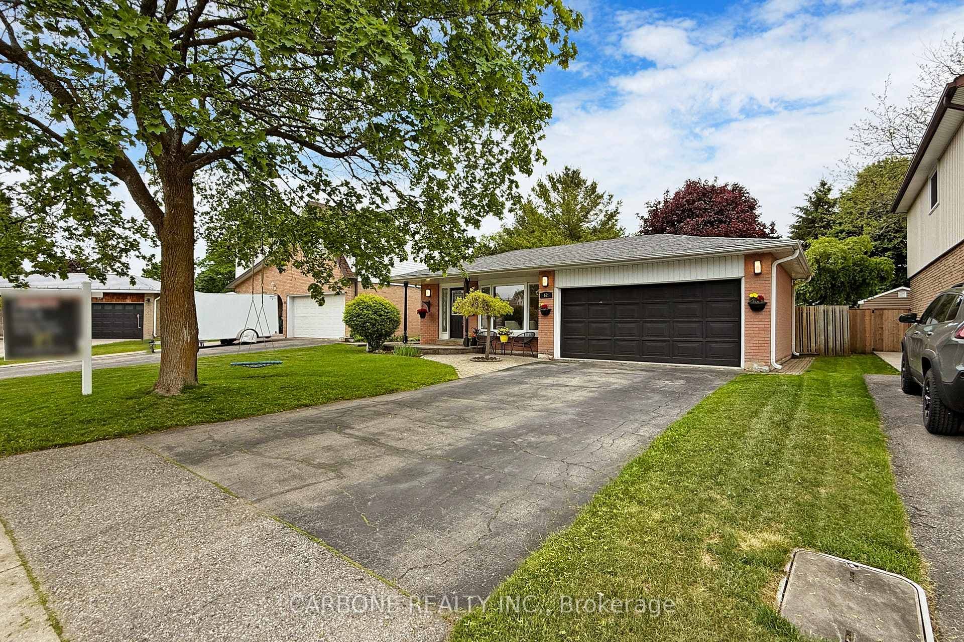 62 Valerie Court photo 1