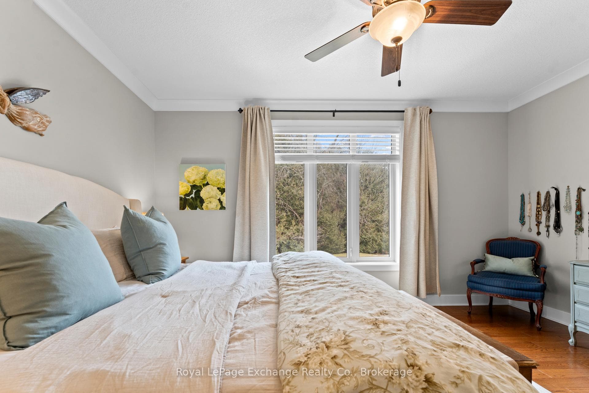 592 Hunter Street photo 32