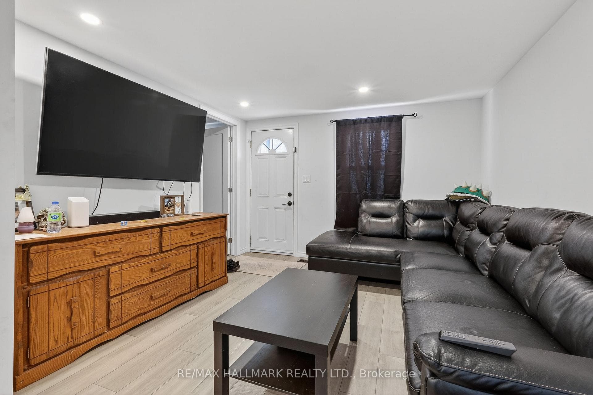 452 Montrave Avenue photo 3