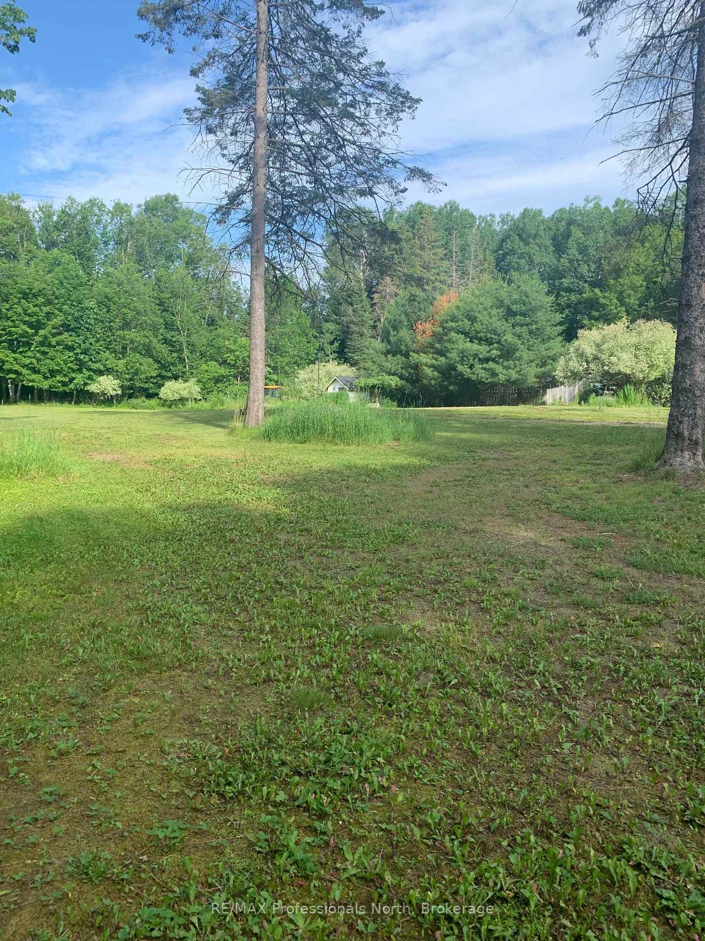 2075 Wigamog Road photo 6