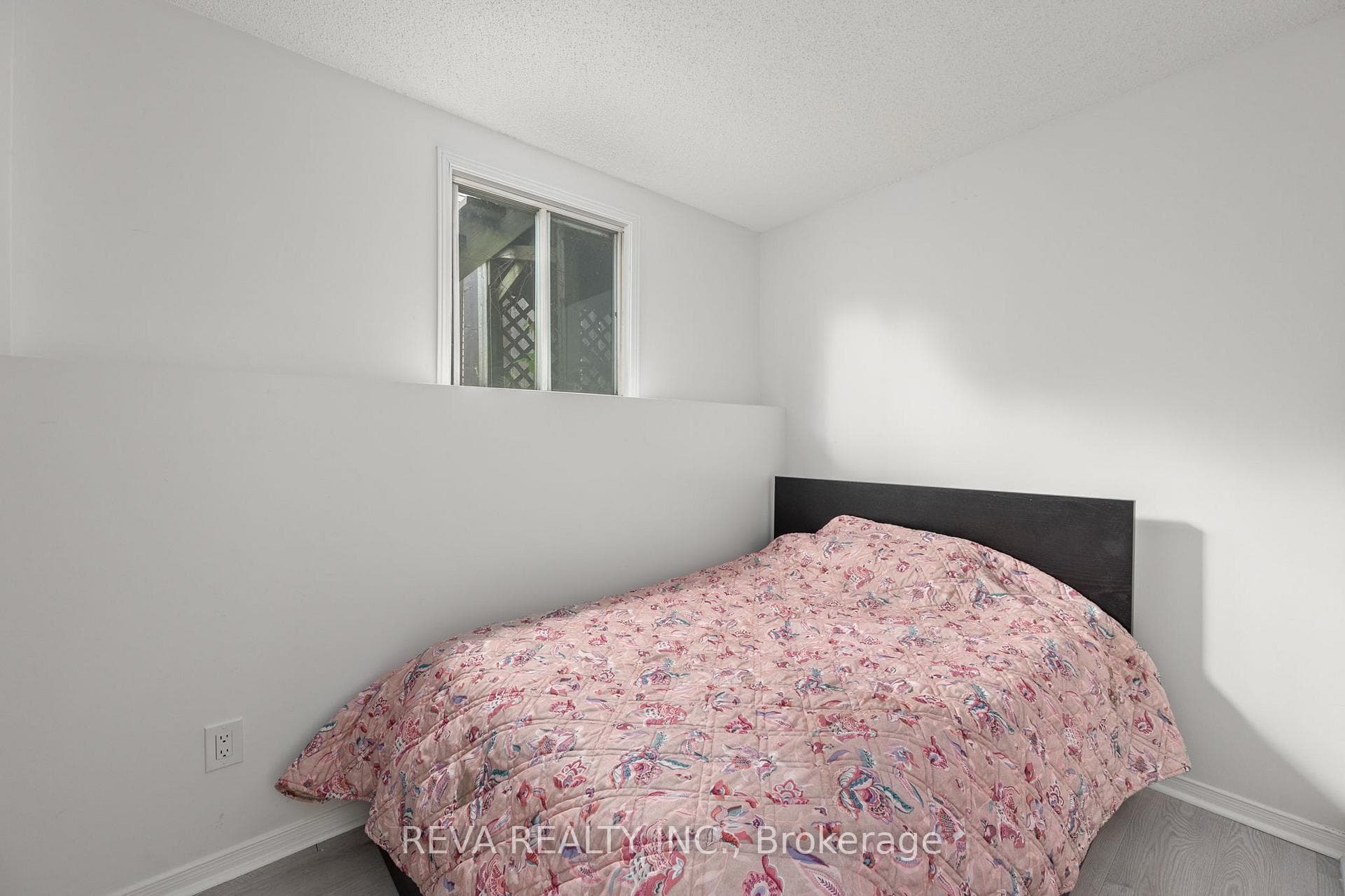 1421 Ritson Road photo 19