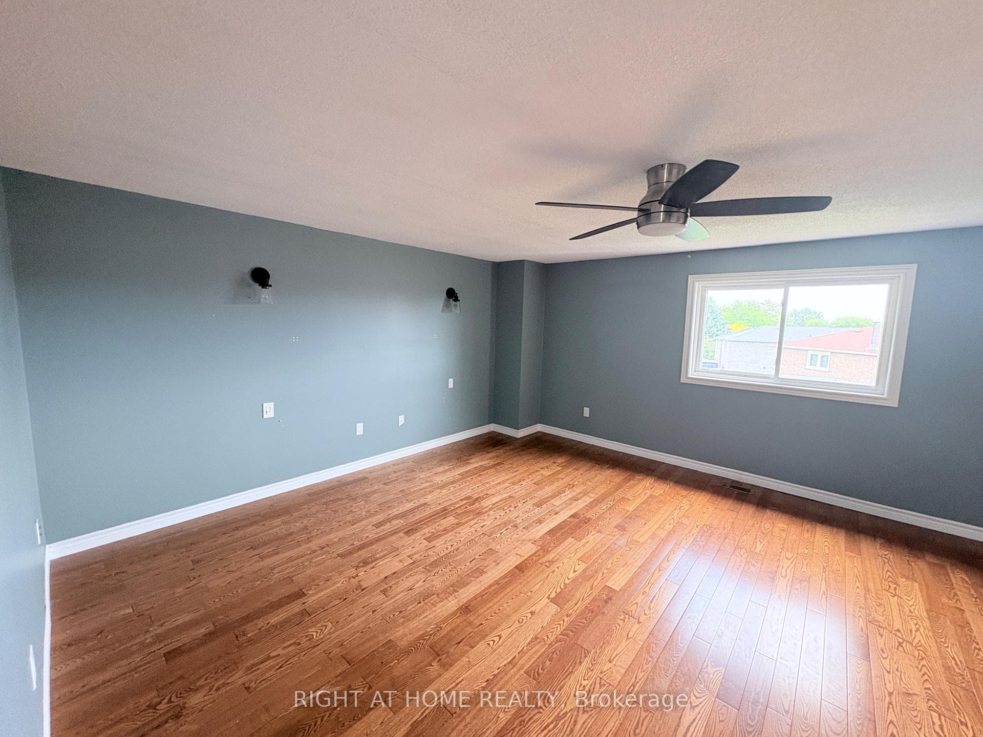47 Hewitt Crescent photo 16