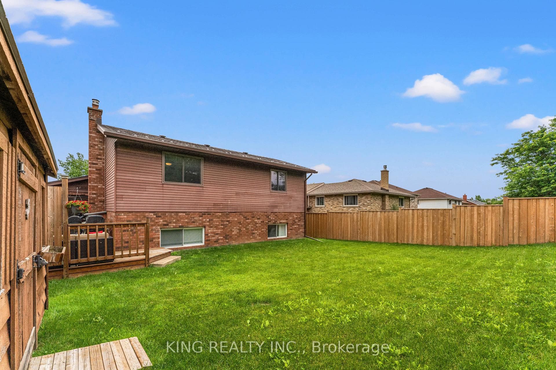 11 Daimler Drive photo 34