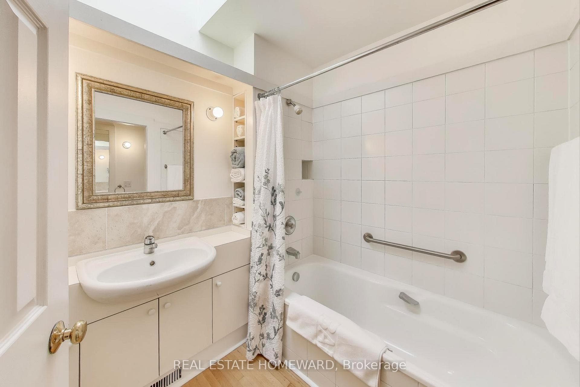92 Dearbourne Avenue photo 24