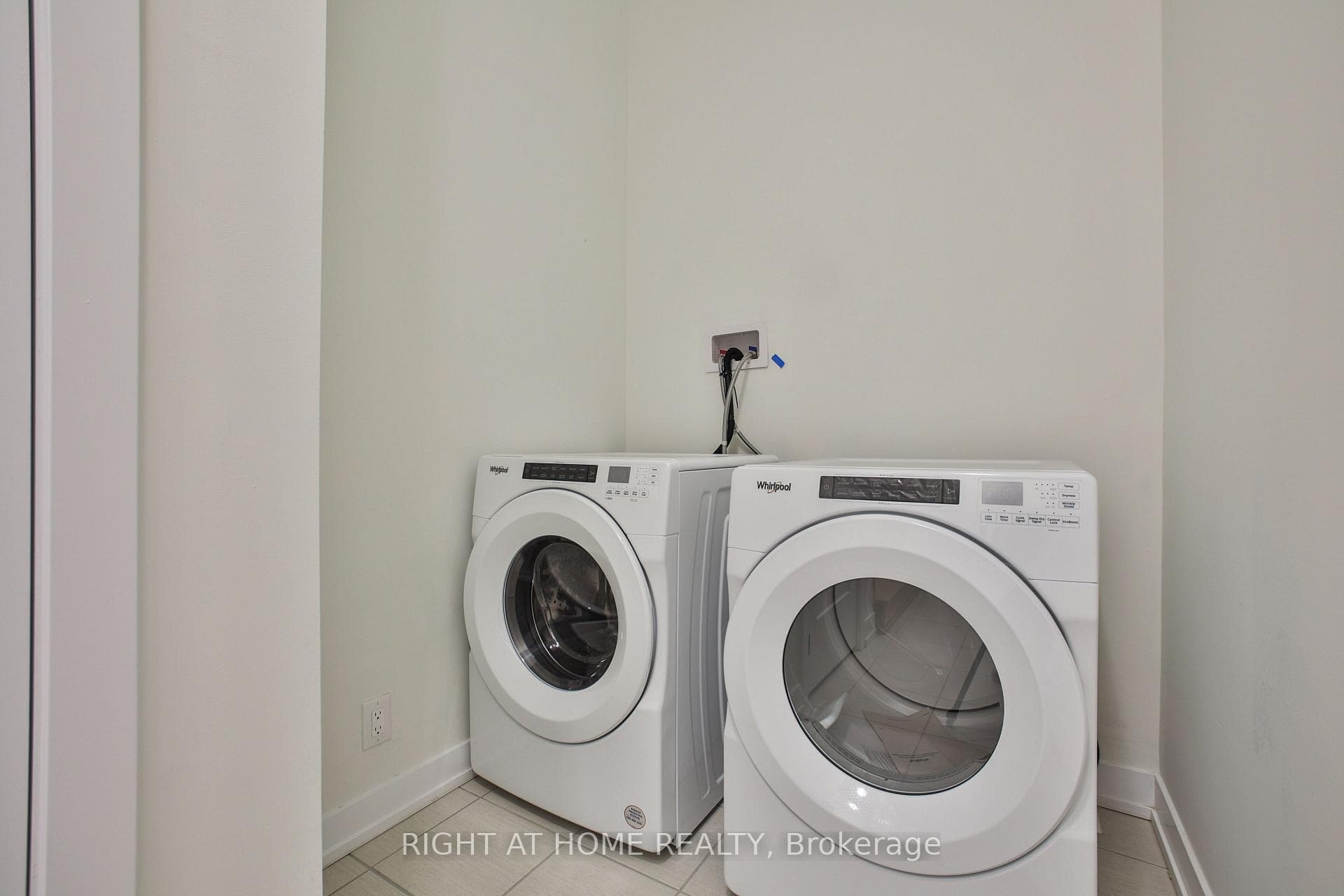11 Guardhouse Crescent photo 38