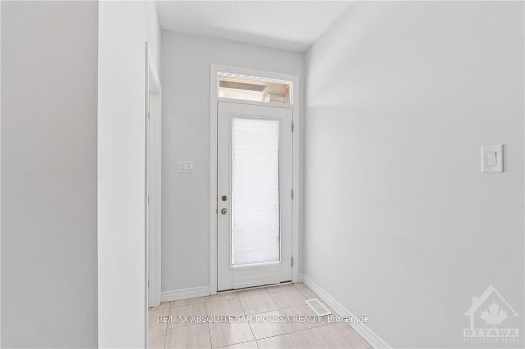 819 REGULUS Ridge photo 3