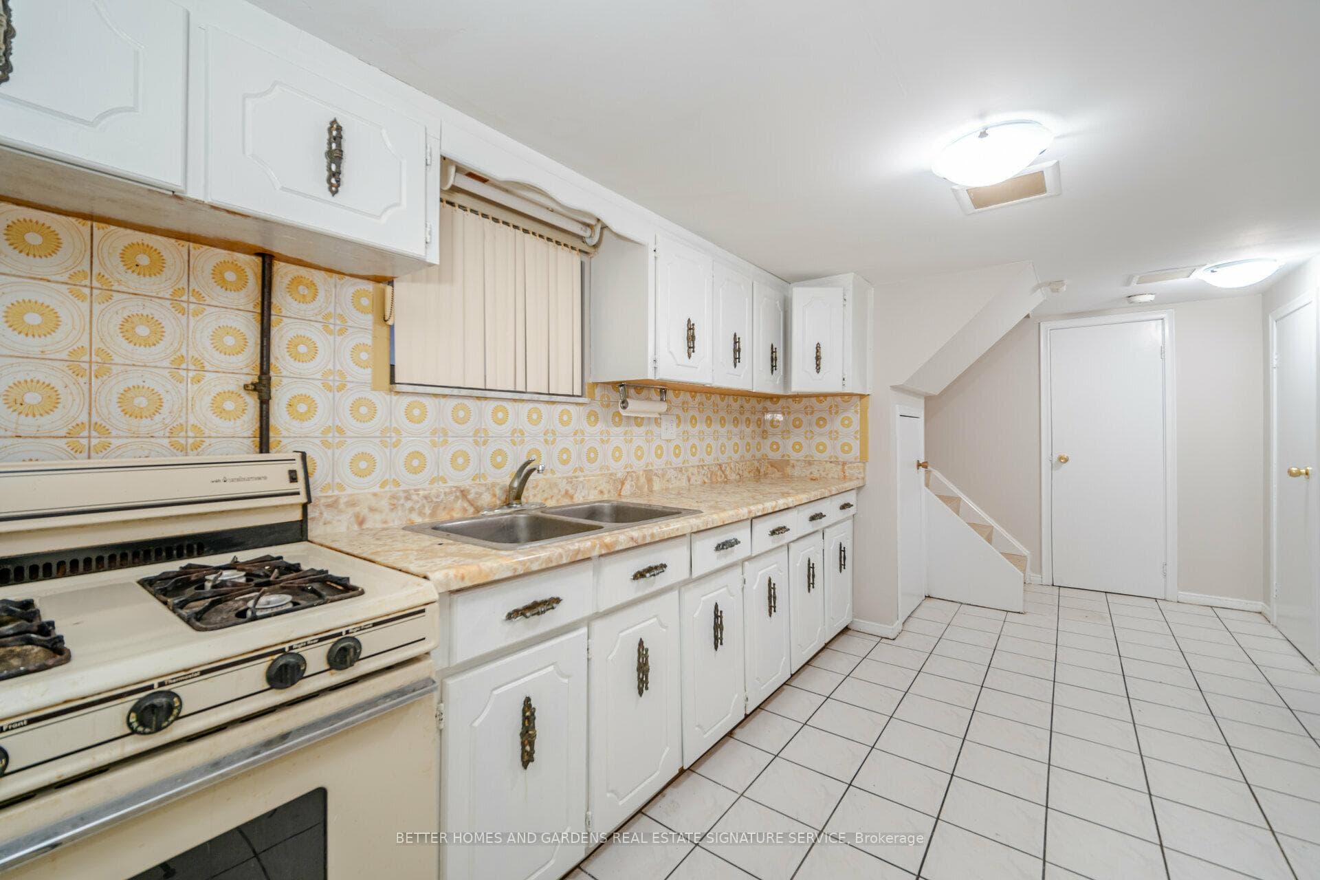 198 Gloucester Grove photo 17