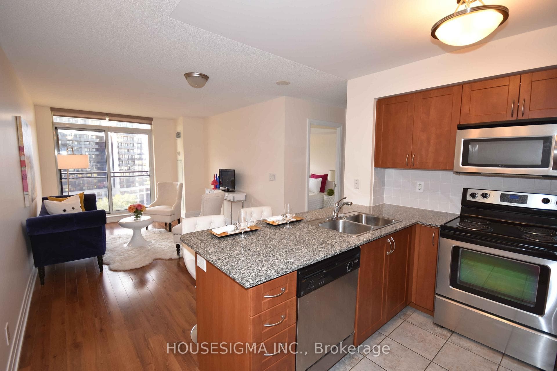 1 De Boers Drive Unit 1016 photo 3