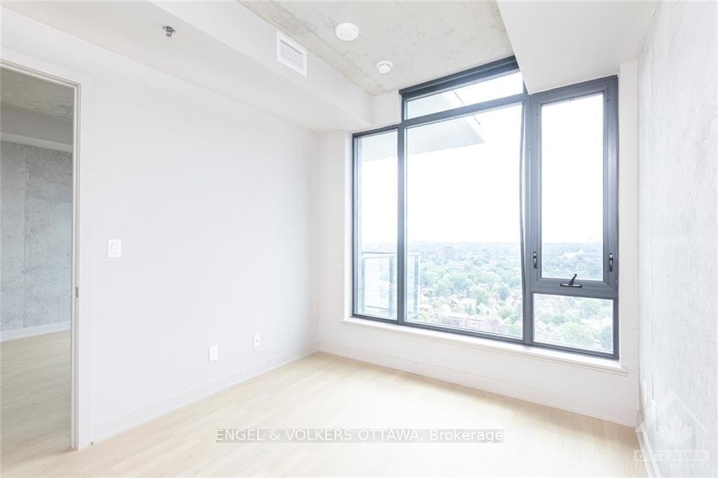 203 CATHERINE Street Unit 1802 photo 12