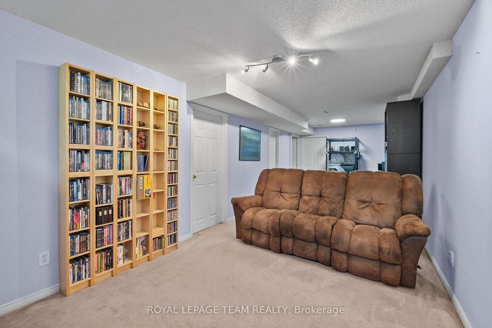Rec Rm w/lots of space!
