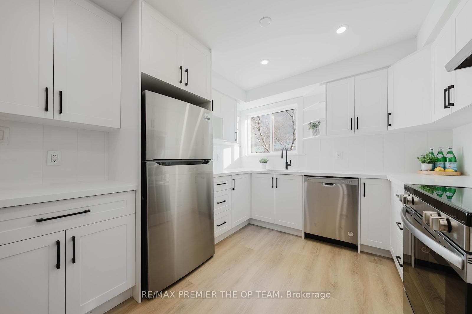 22 Henderson Drive photo 13