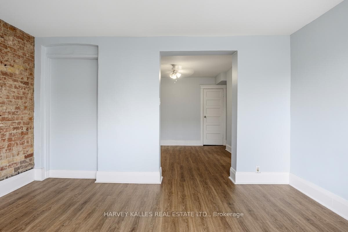 914 Bloor Street Unit Upper photo 4