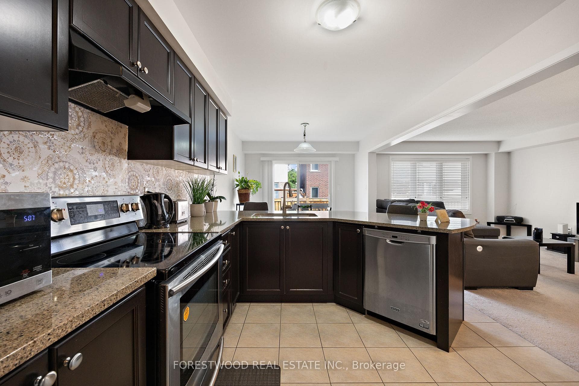 93 Enford Crescent photo 7