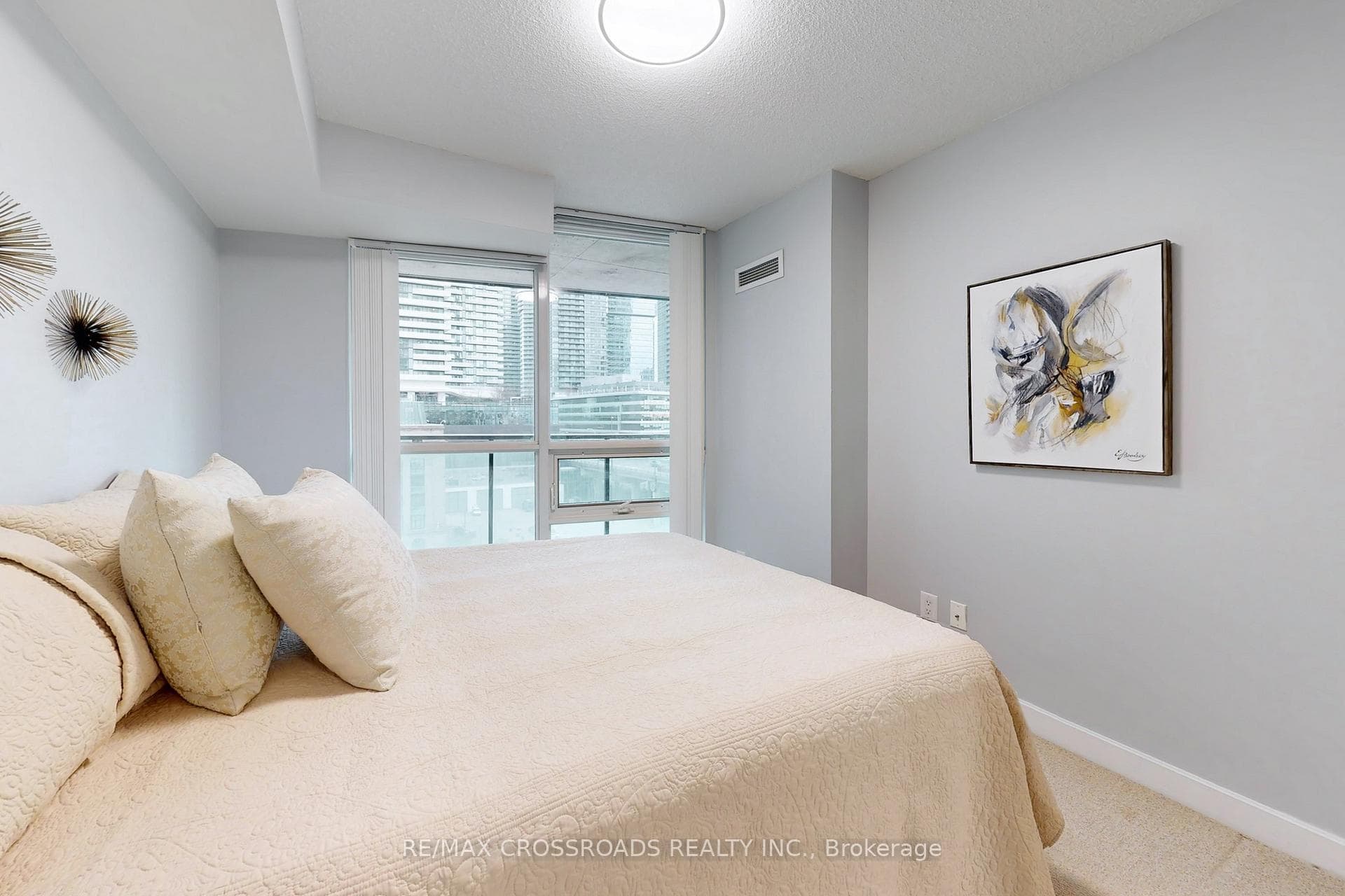 33 Bay Street Unit 813 photo 10