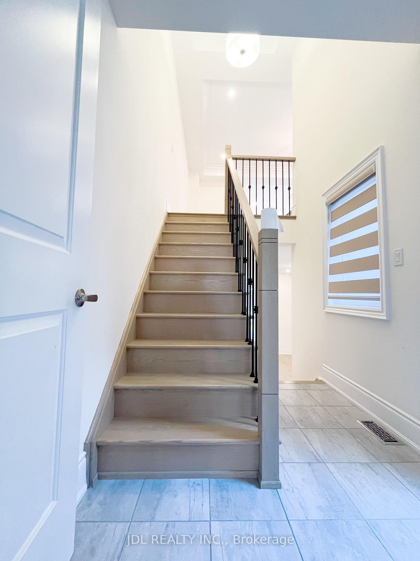 9394 Bayview Avenue photo 8