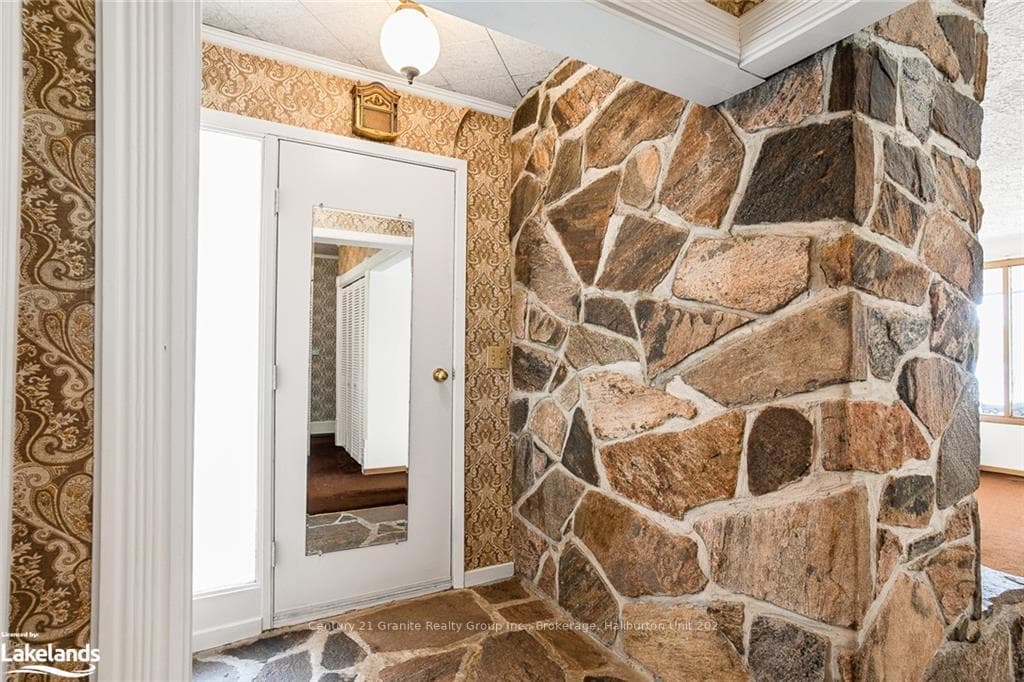 136 HIGHLAND Street photo 7