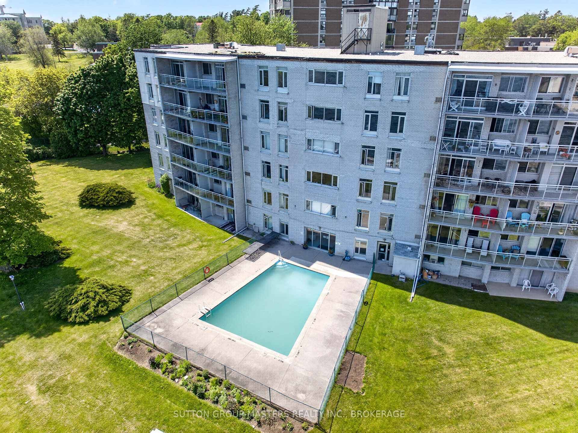 1 Mowat Avenue Unit 401 photo 5