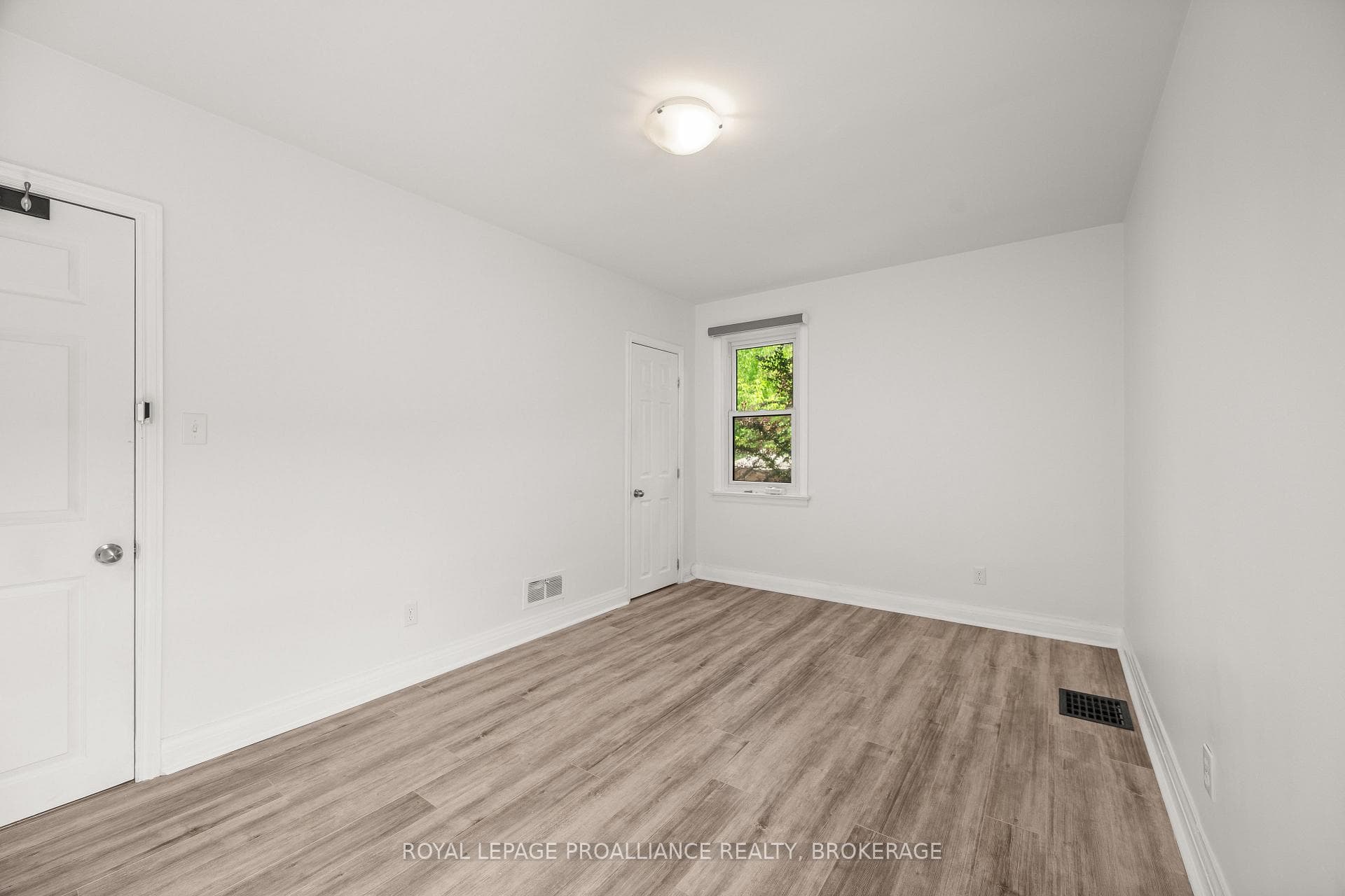 260 Elmwood Street photo 20