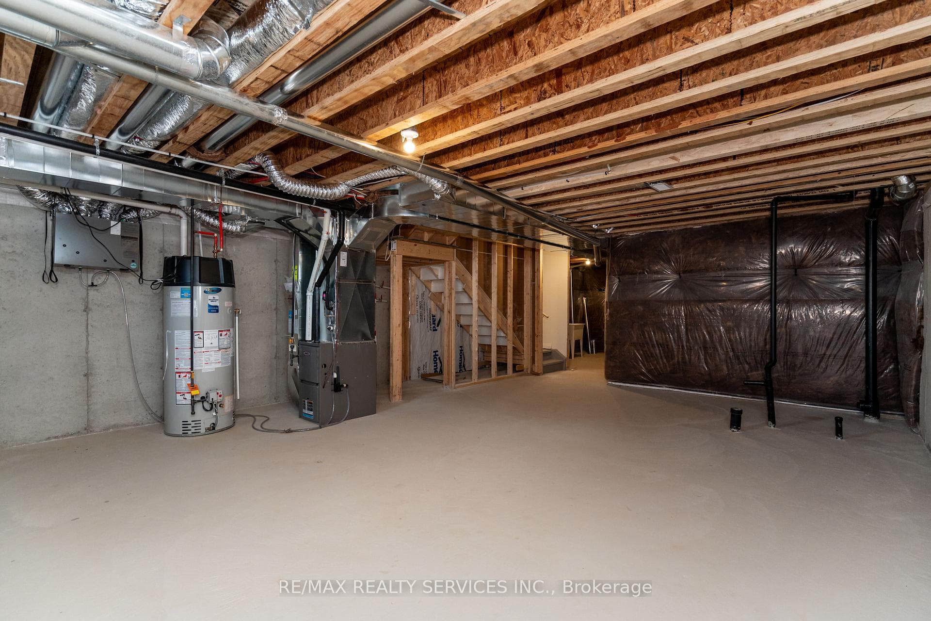 95 Granville Crescent photo 46