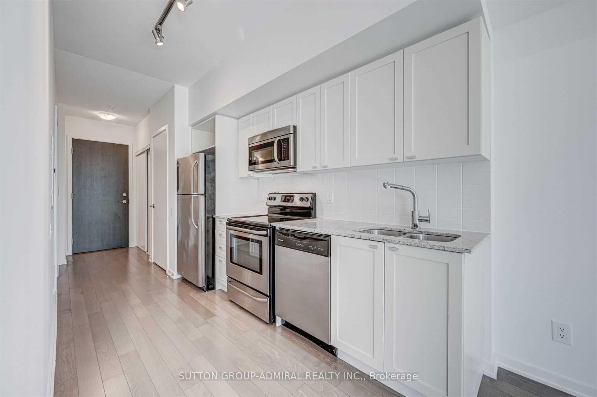 105 The Queensway Avenue Unit 413 photo 10