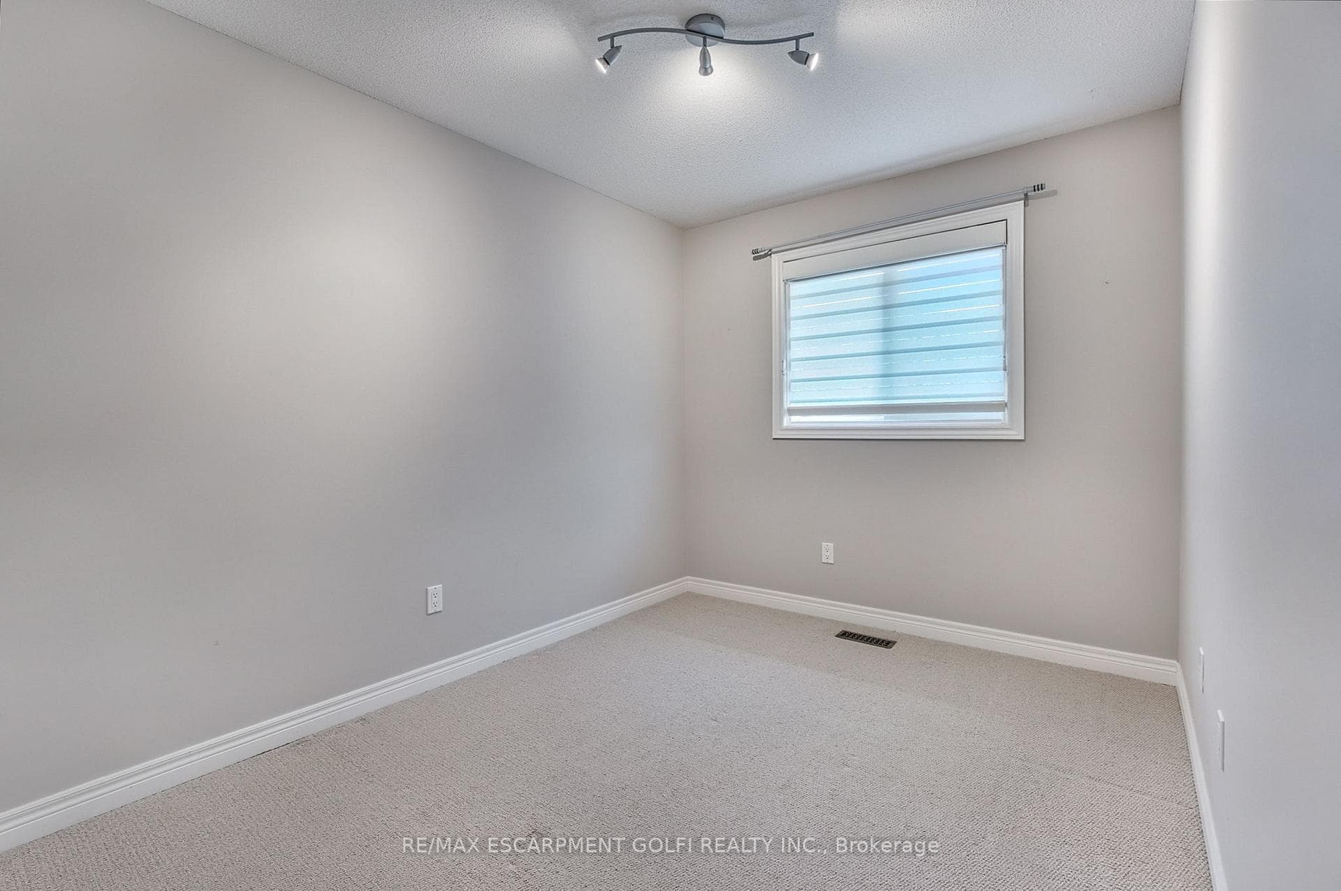 2280 BARONWOOD Drive Unit 44 photo 18