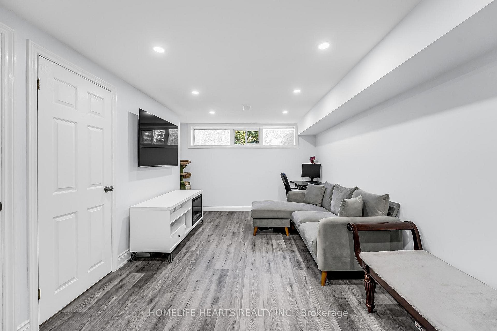 764 Embassy Avenue photo 26