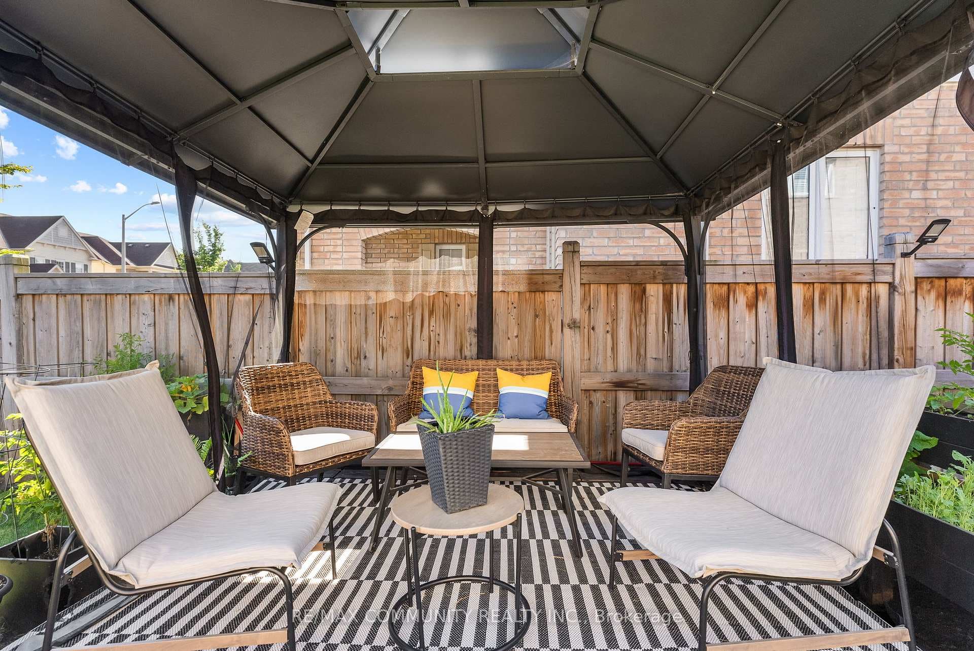 279 Kenneth Cole Drive photo 42