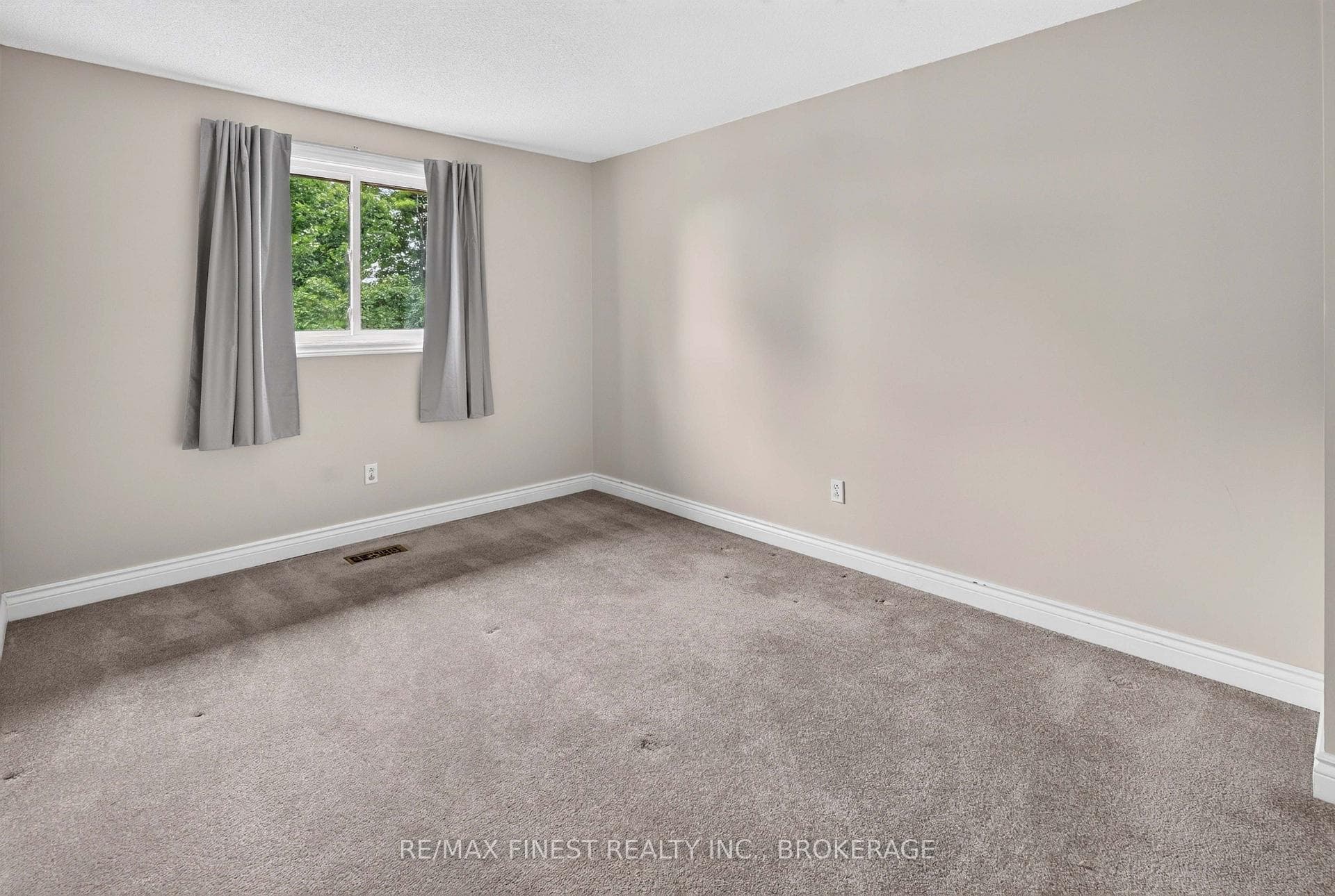 886 Bridle Path Crescent photo 27