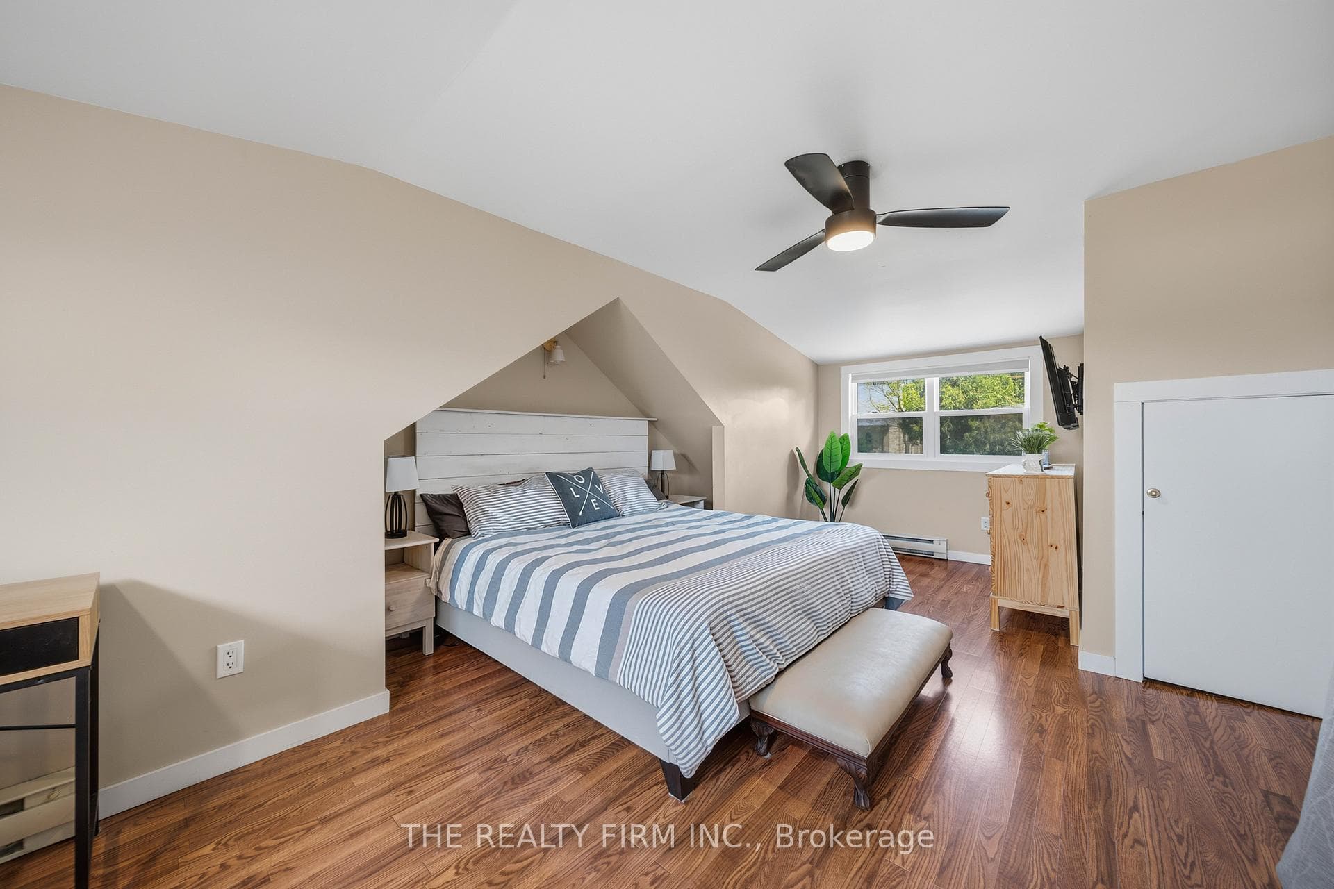 599 John Street photo 33