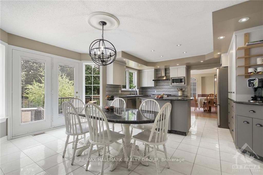 41 DELAMERE Drive photo 5