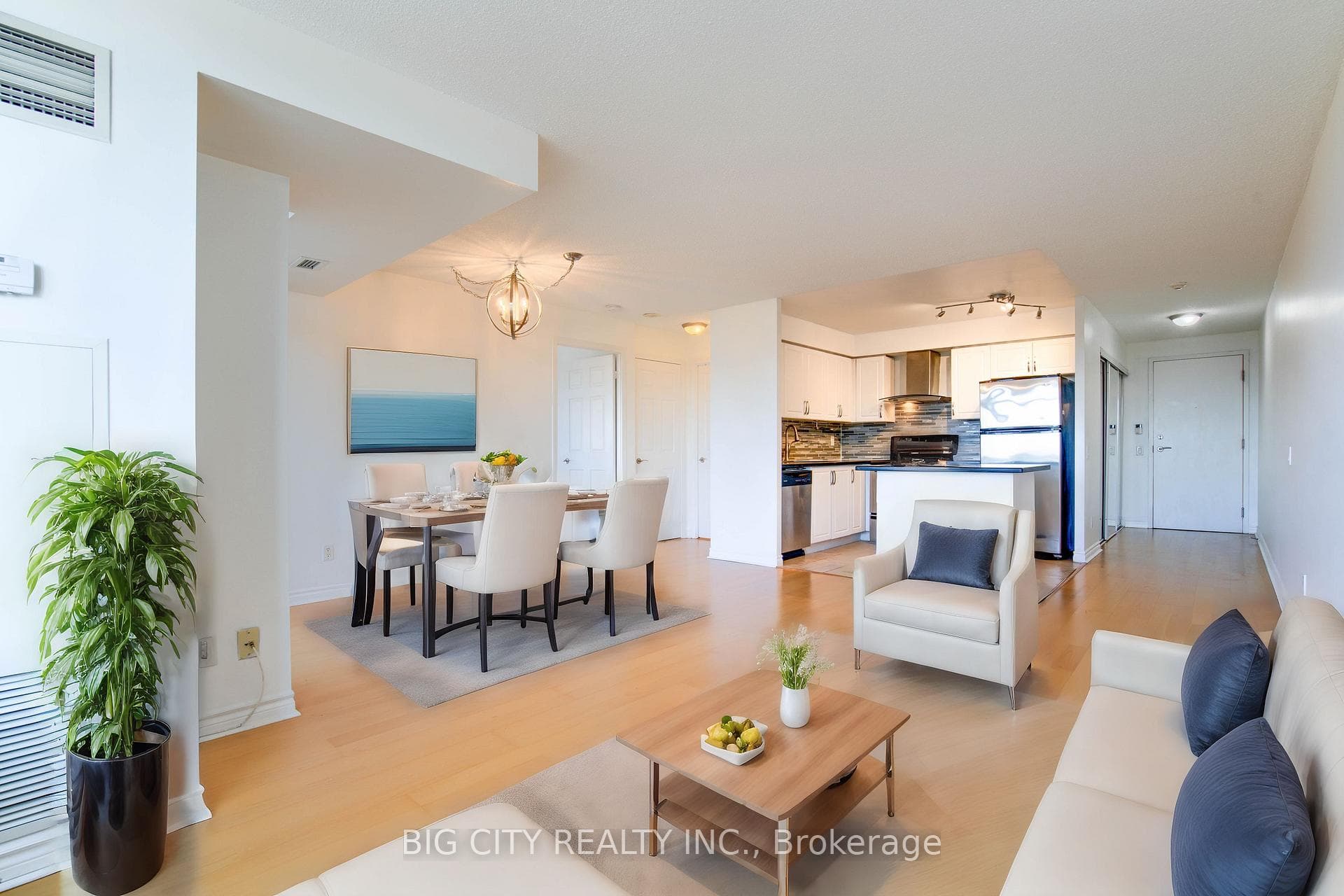8 Mondeo Drive Unit 305 photo 14