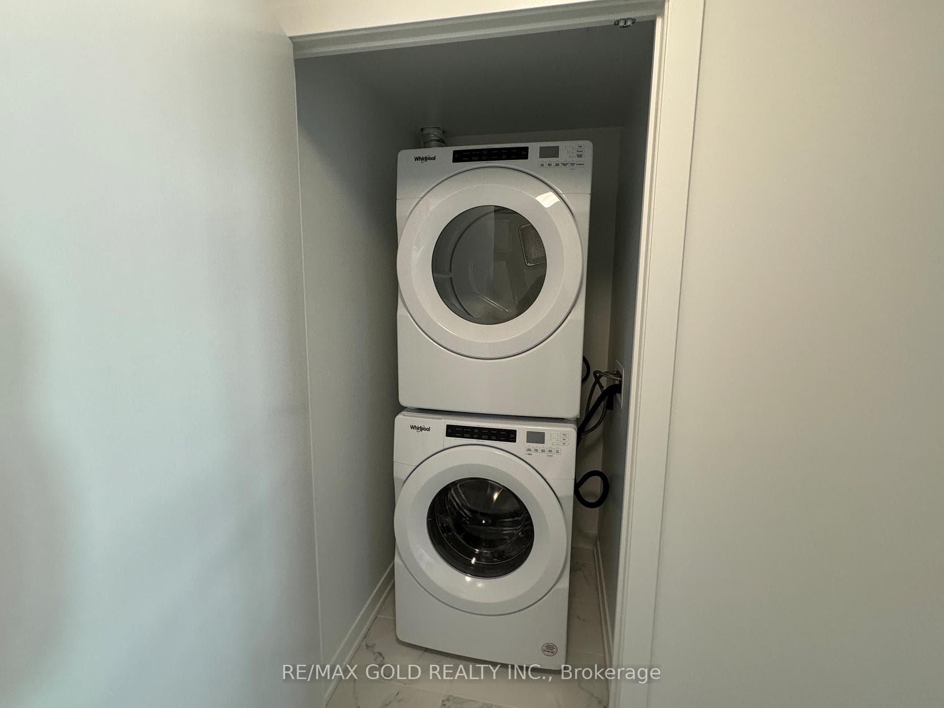 395 Dundas Street Unit 814 photo 4