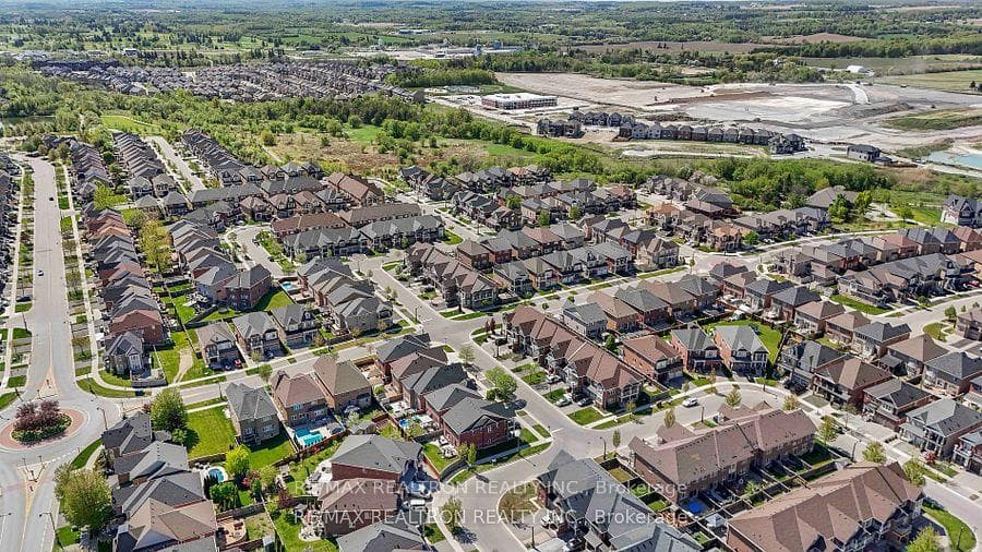 4 Andrew Green Crescent photo 37