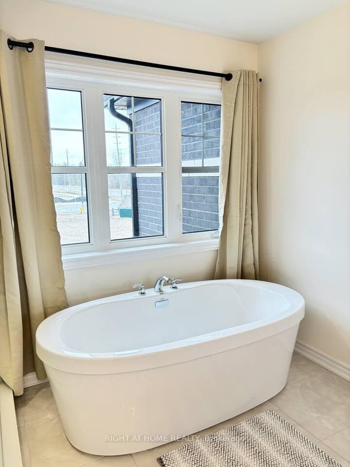 30 Federica Crescent photo 11