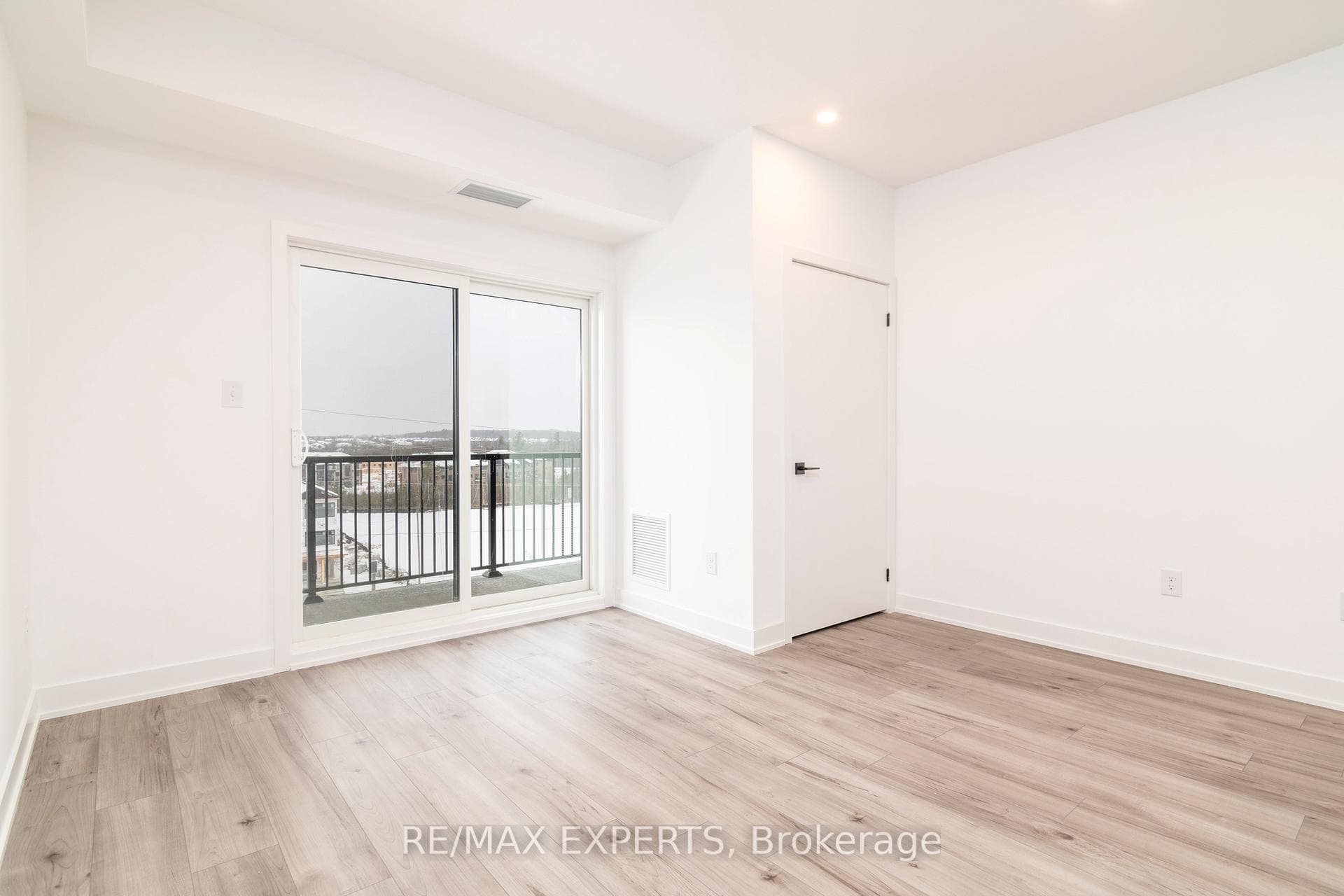 4 Spice Way Unit 410 photo 10