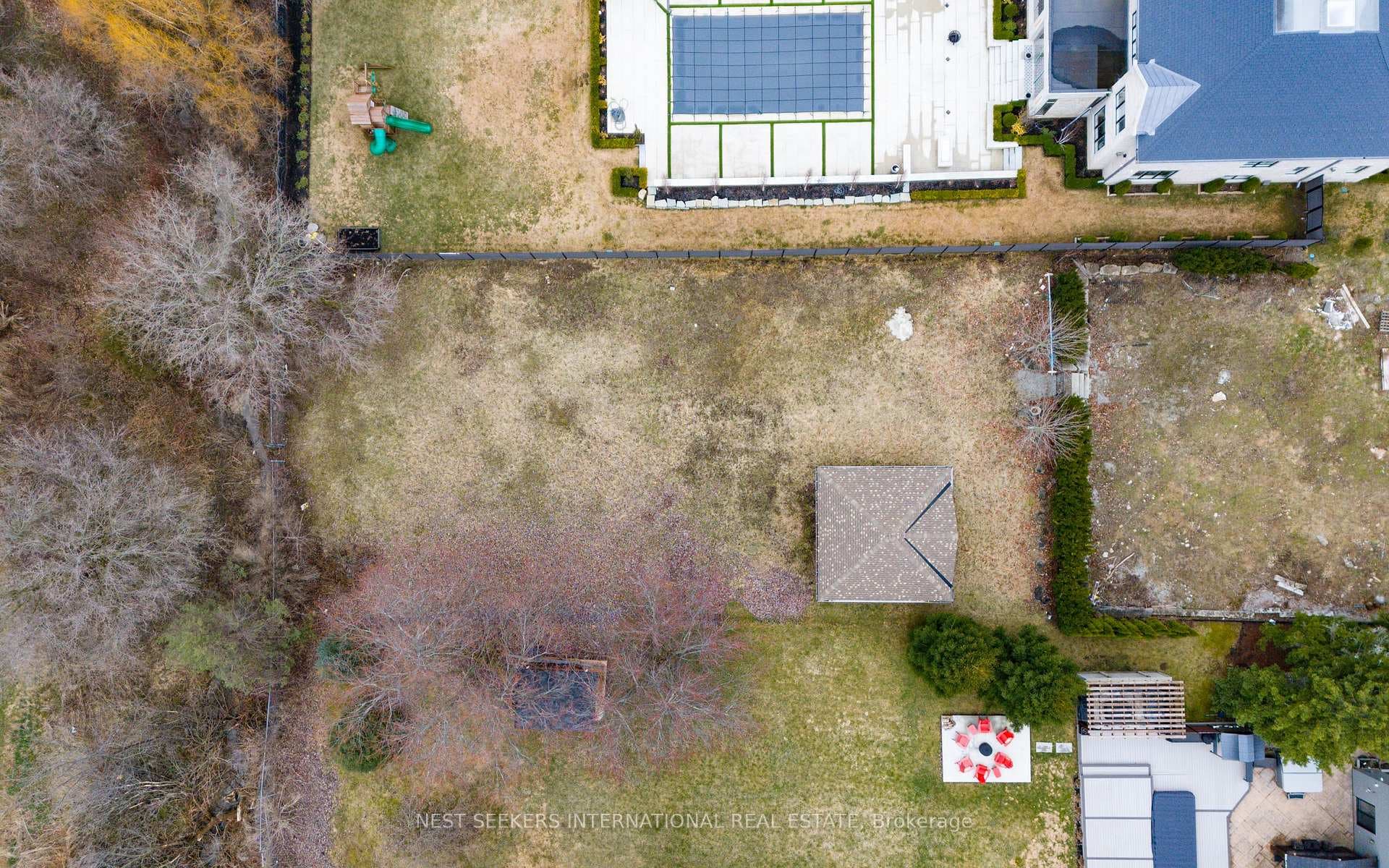 96 Robinson Road photo 25