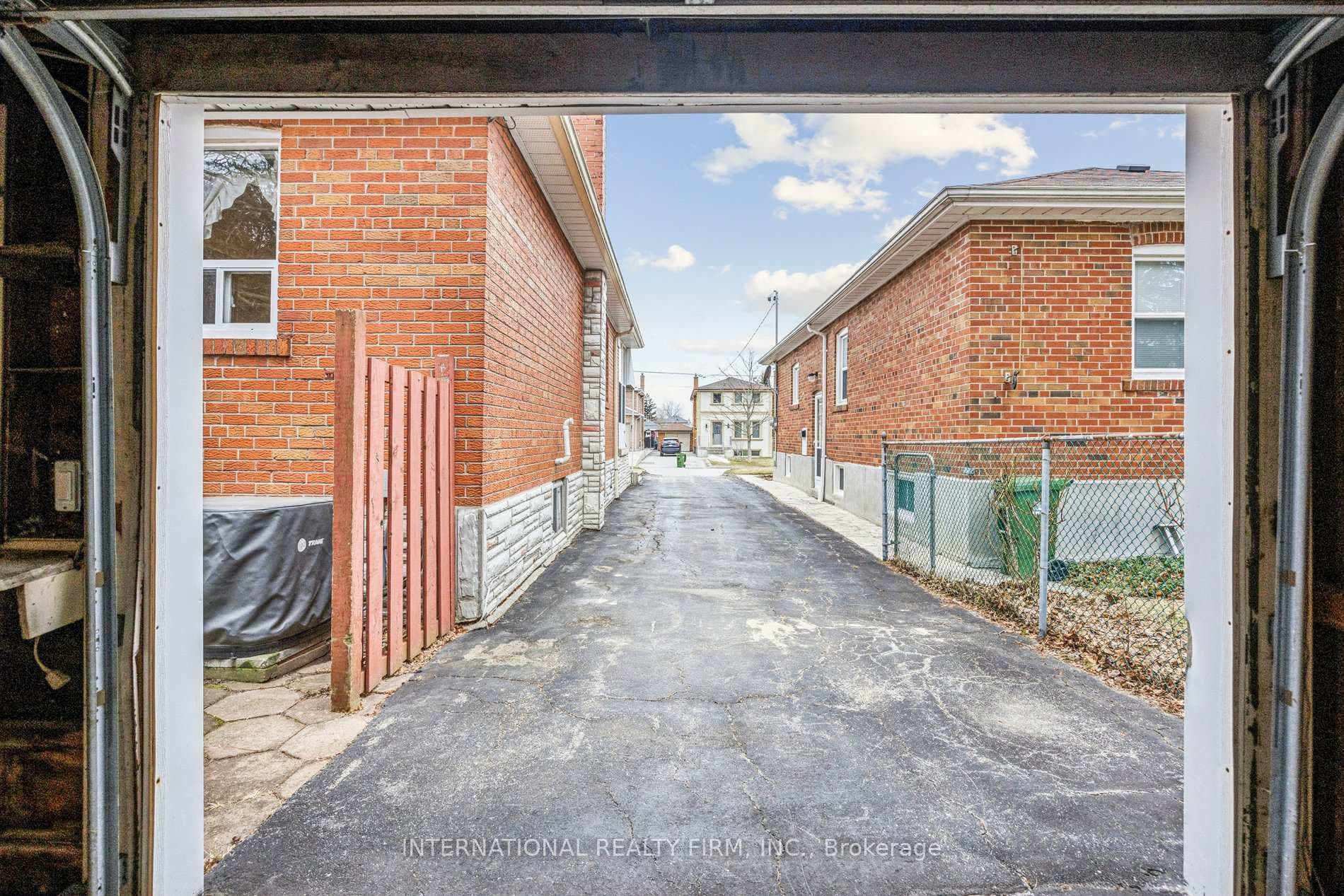 131 Brenda Crescent photo 36