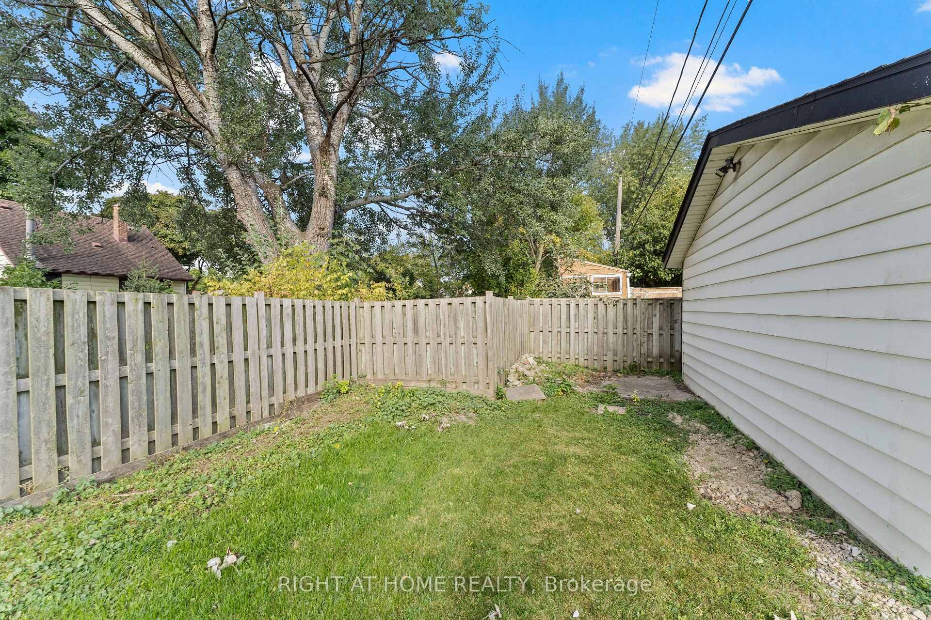 981 Partington Avenue photo 25