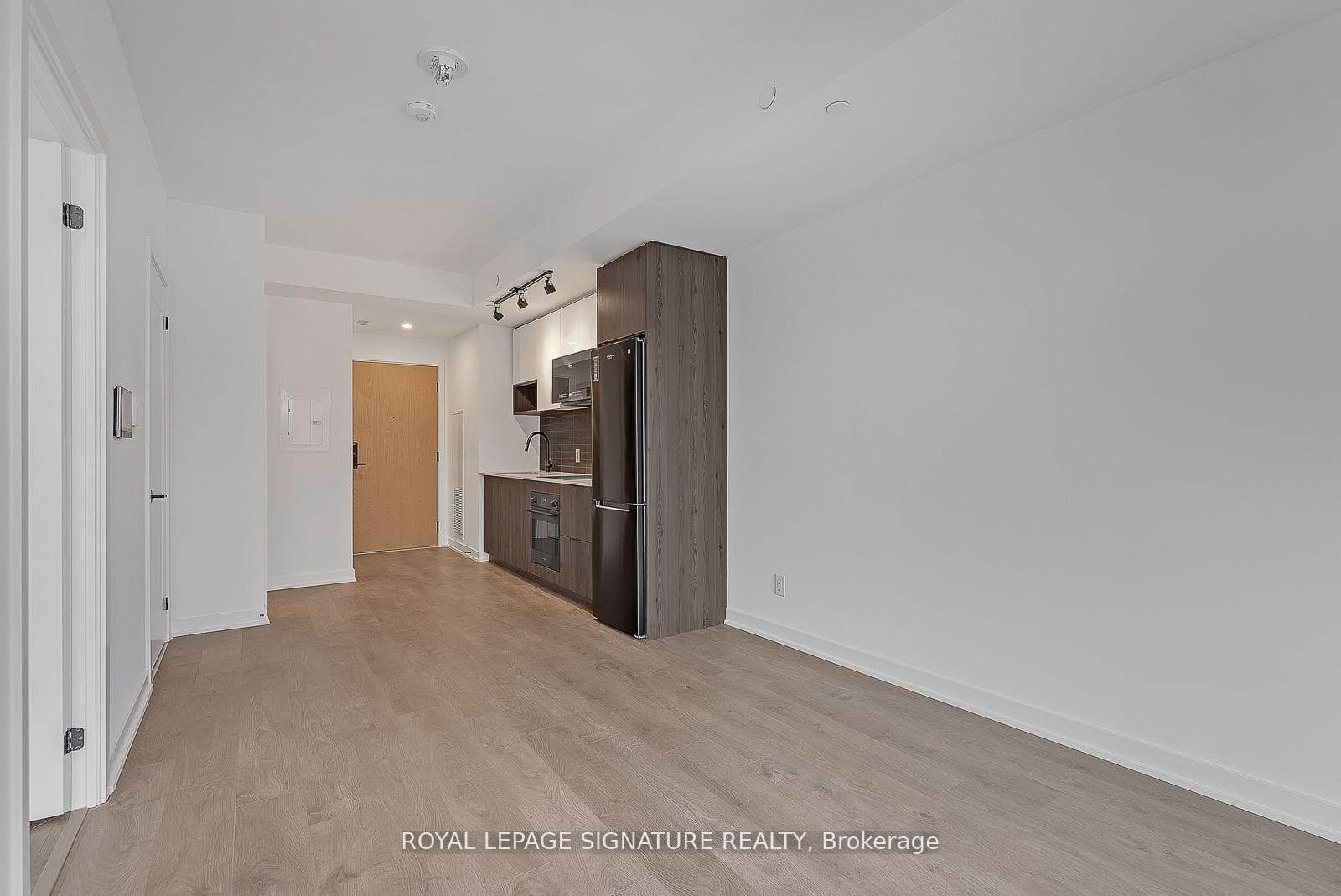 5 Defries Street Unit 726 photo 7