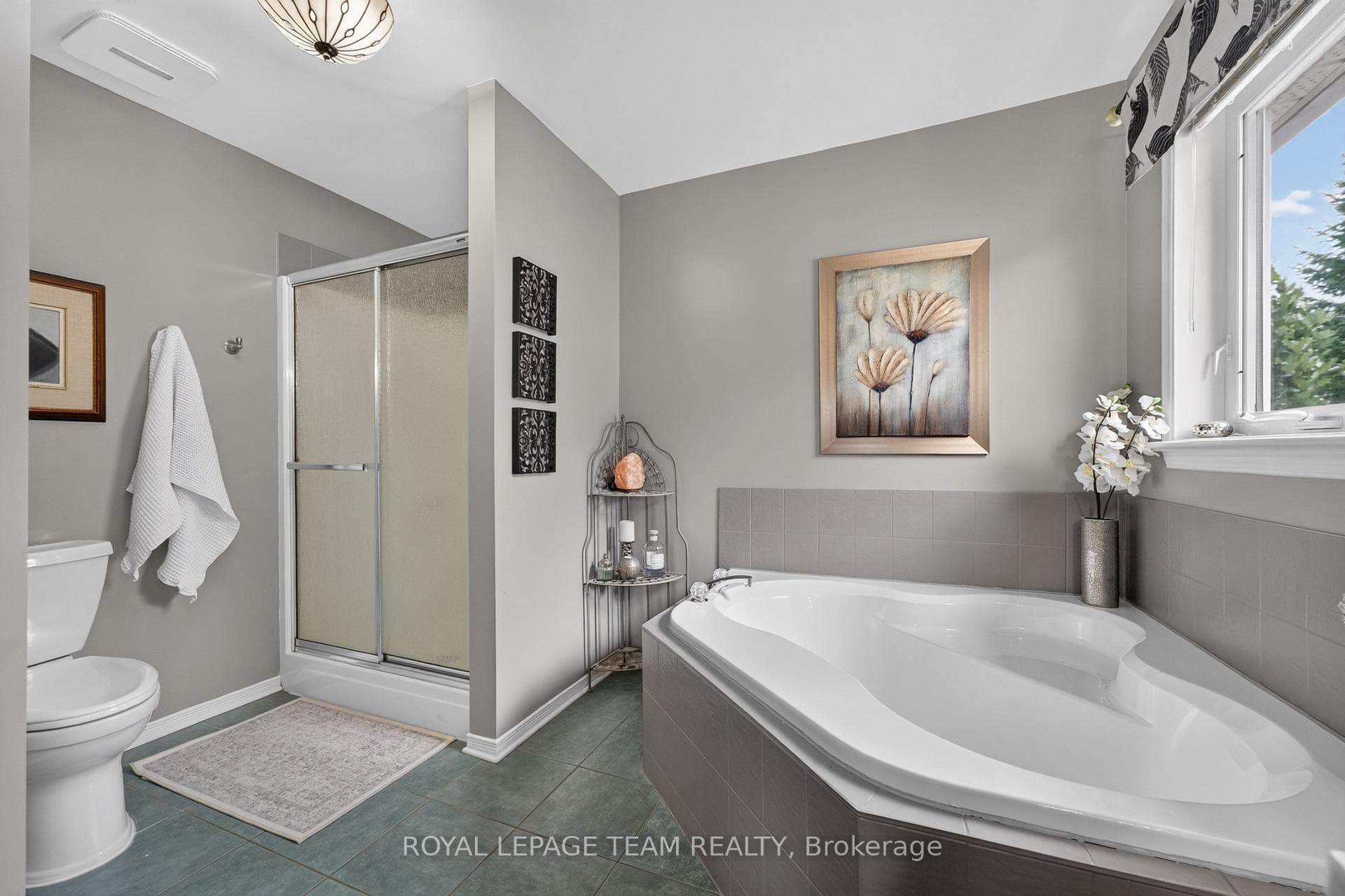 12 Forillon Crescent photo 35