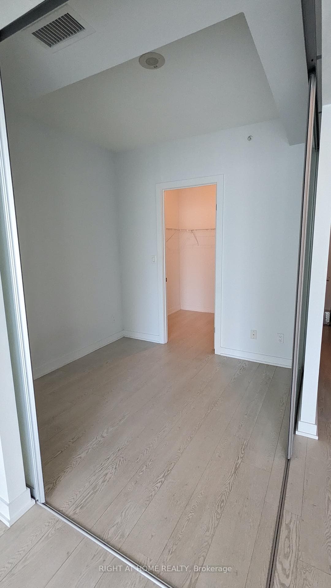 20 Bruyeres Mews Unit 1210 photo 6