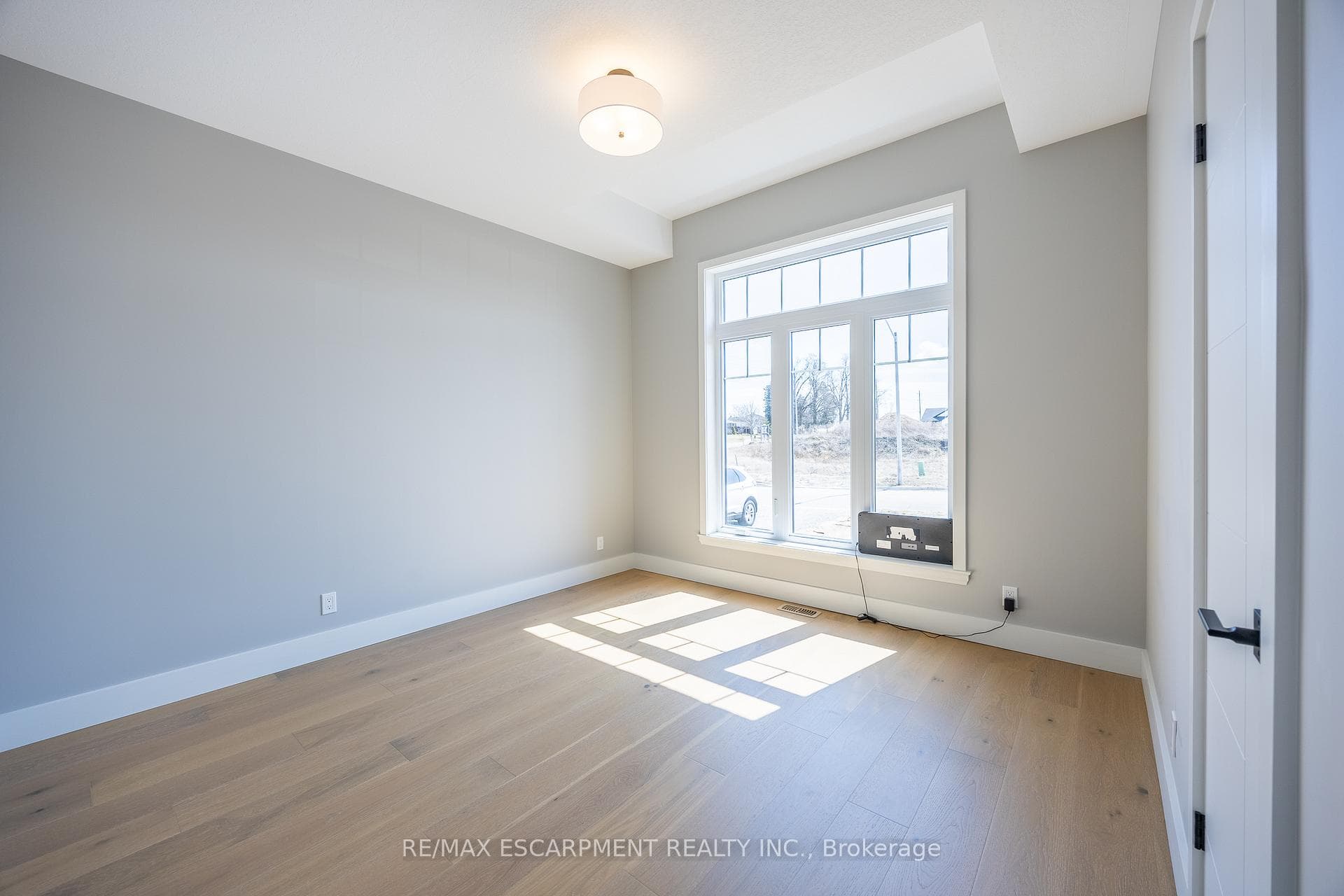 34 Andrew Avenue photo 10